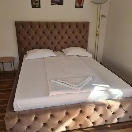 בית הארחה Corina House קריובה