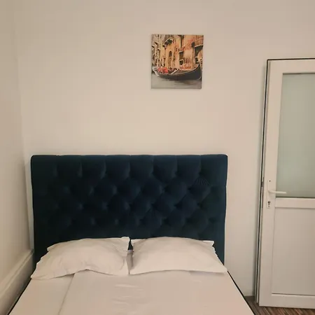 Pensión Corina House
